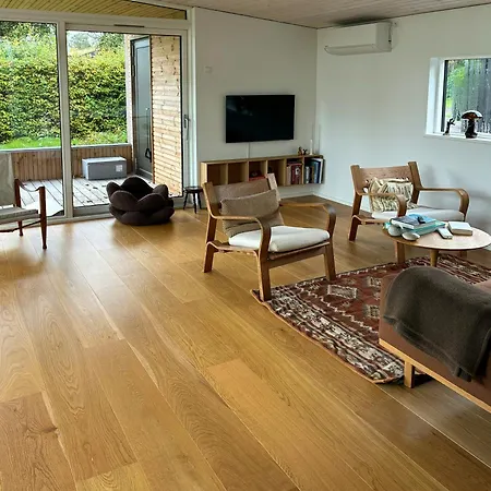 New Wooden House Near 度假居